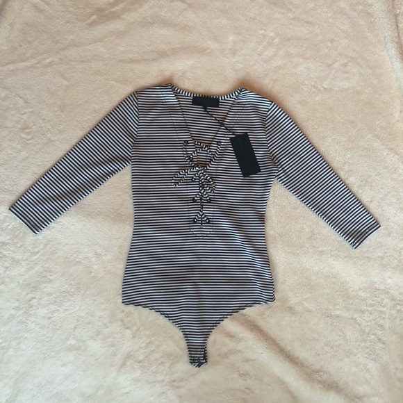 Kendall+Kylie- Lace up Plunging V- Neck Bodysuit - Picture 6 of 8